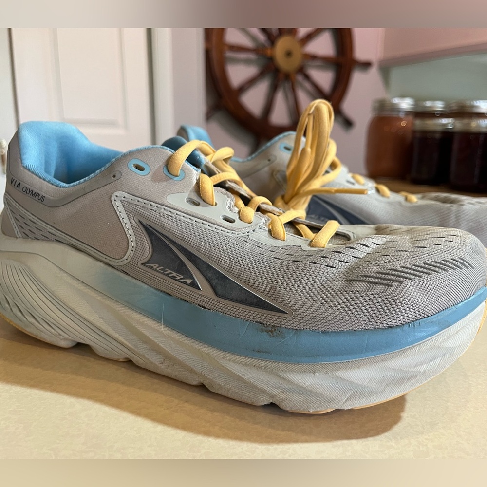 Altra Light Gray and Sky Blue Women’s VIA Olympus Running Shoes Size 8!